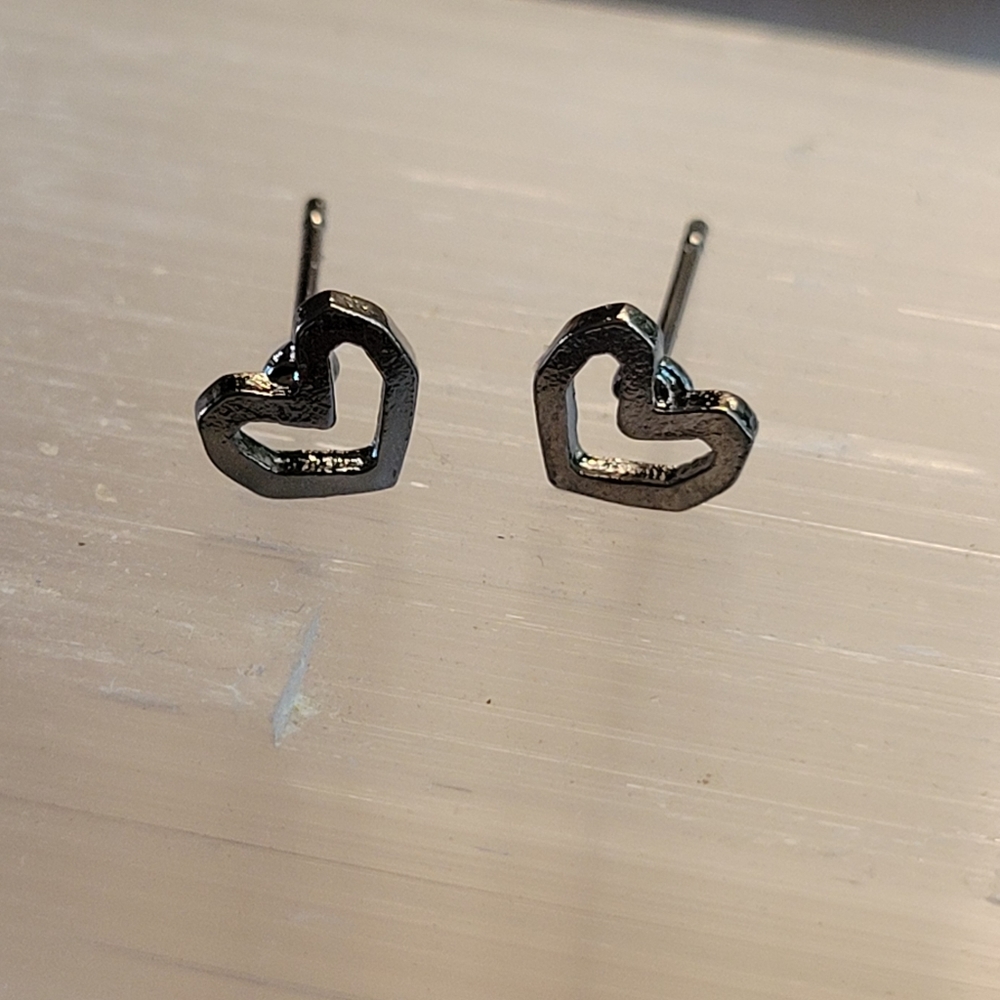 💥LAST PAIR💥Tiny Hollow Hearts, Gun Metal - Picture 3 of 5